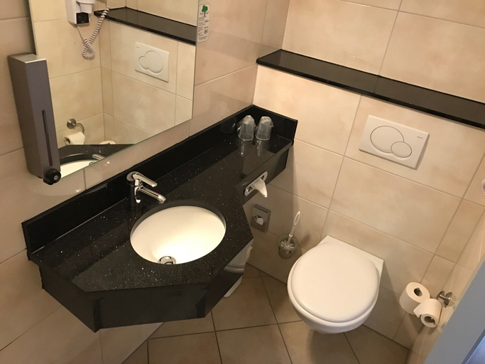 Bathroom, PLAZA Inn Hamburg Moorfleet, Hamburg