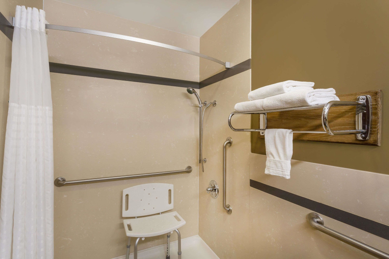 Bathroom 4, Super 8 by Wyndham Martinez, Contra Costa