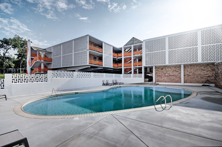 Sport & Beauty, The Admiral Apartments, Hinds