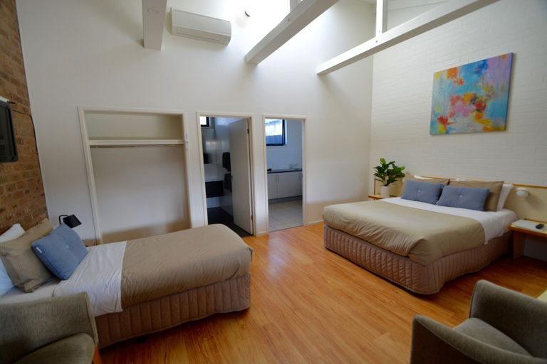 Others 5, Beachfront Motel, Colac-Otway - South