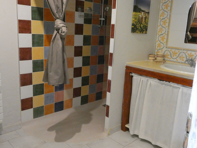 Bathroom 3, Mas Séraphin, Vaucluse