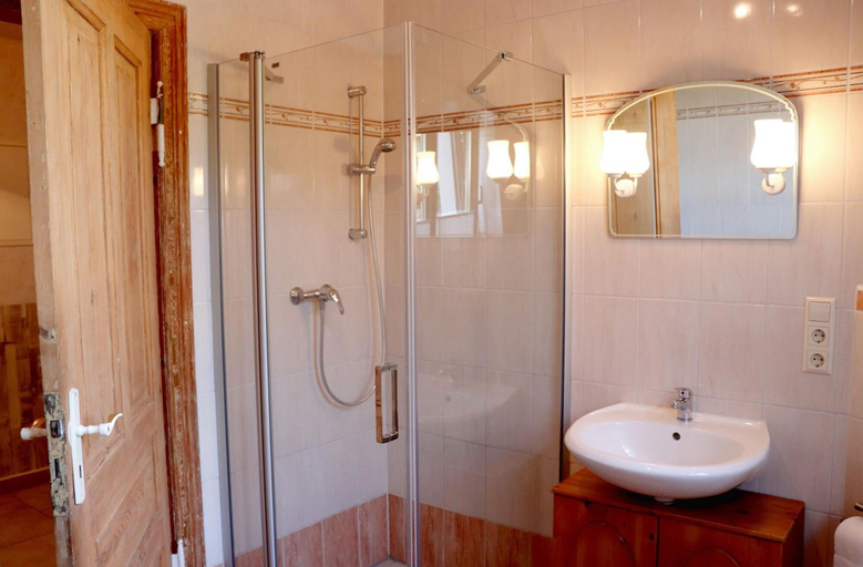 Bathroom 5, Pension Kuhn, Stendal