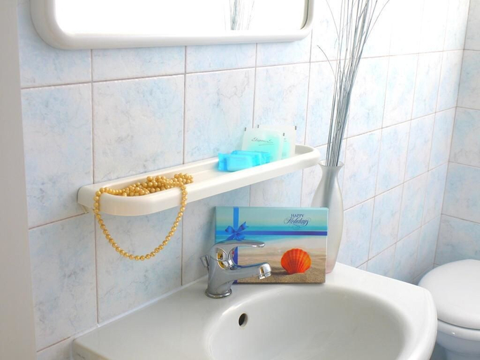 Bathroom 5, Hotel Frida, Rimini