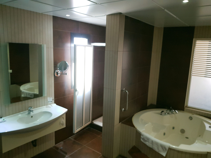 Bathroom 5, Madisson Hotel, Kasrouane