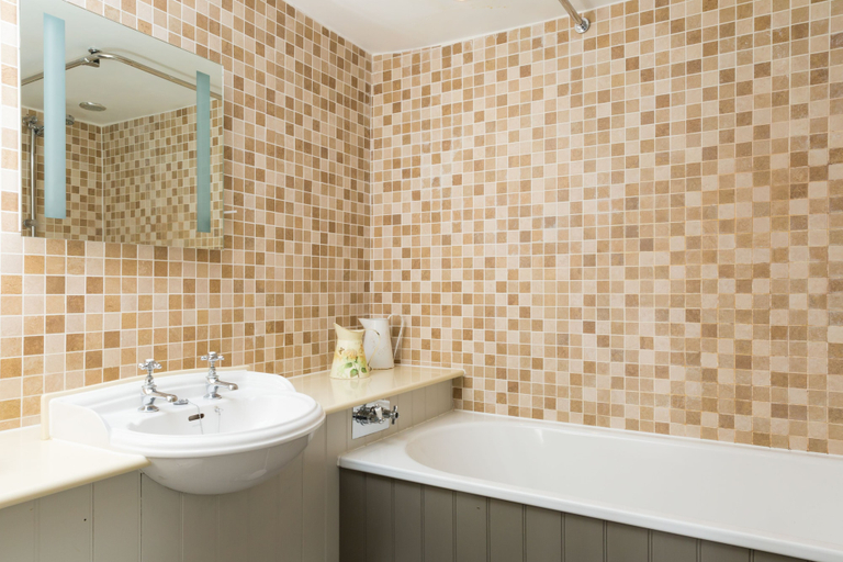 Bathroom 3, Dog & Bear Hotel, Kent