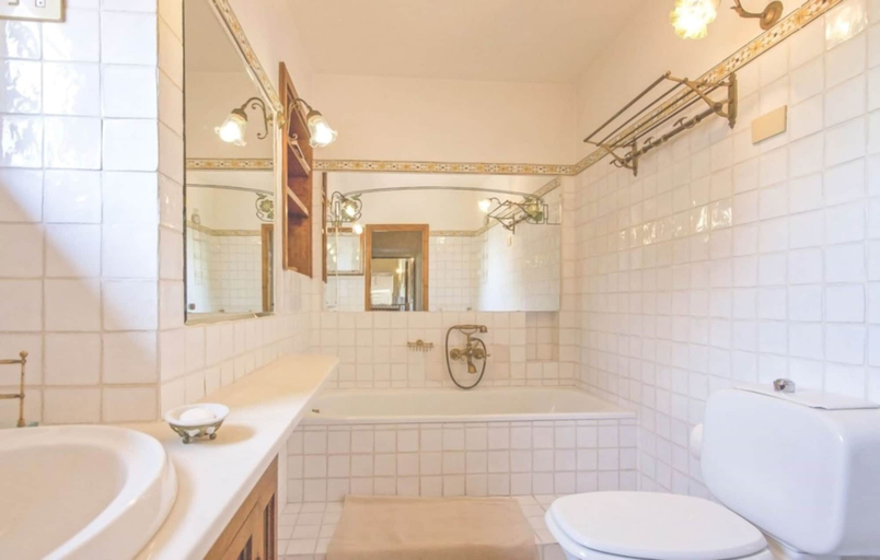 Bathroom 3, Casale Le Torri, Florence