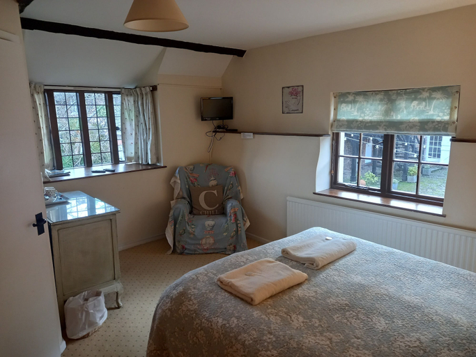 Bedroom 3, Bickleigh Castle Hotel, Devon
