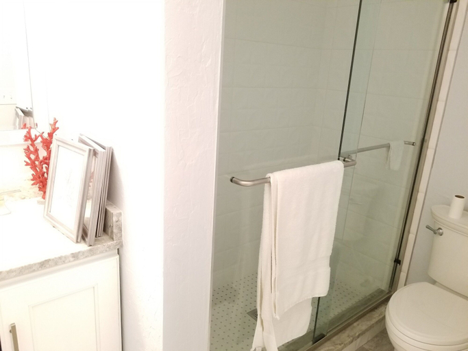 Bathroom 4, Summerhouse 143, Saint Johns