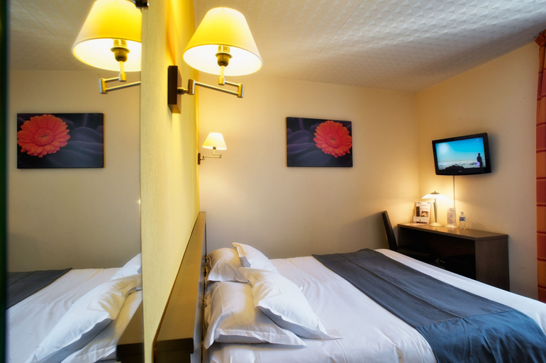 Bedroom 3, Brit Hotel Le Surcouf, Ille-et-Vilaine