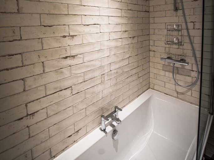 Bathroom 3, The Royal Standard, Cambridgeshire