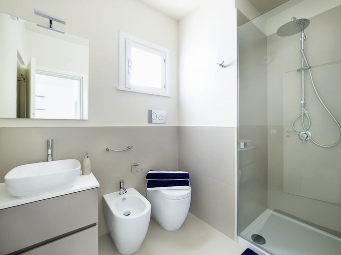 Bathroom, Marisol, Syracuse