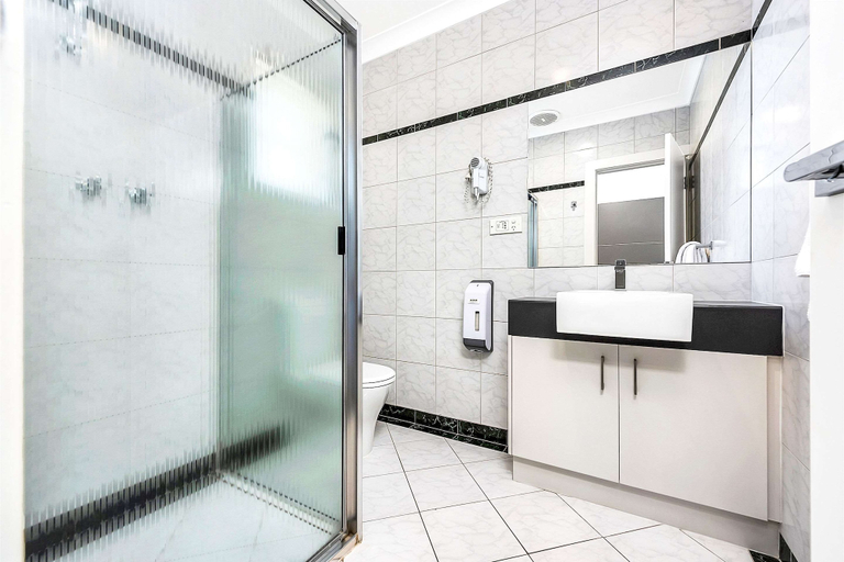 Bathroom 5, Comfort Inn & Suites Manhattan, Adelaide