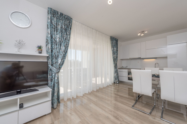 Others 5, Apartments with Pool Villa Zora, Novalja