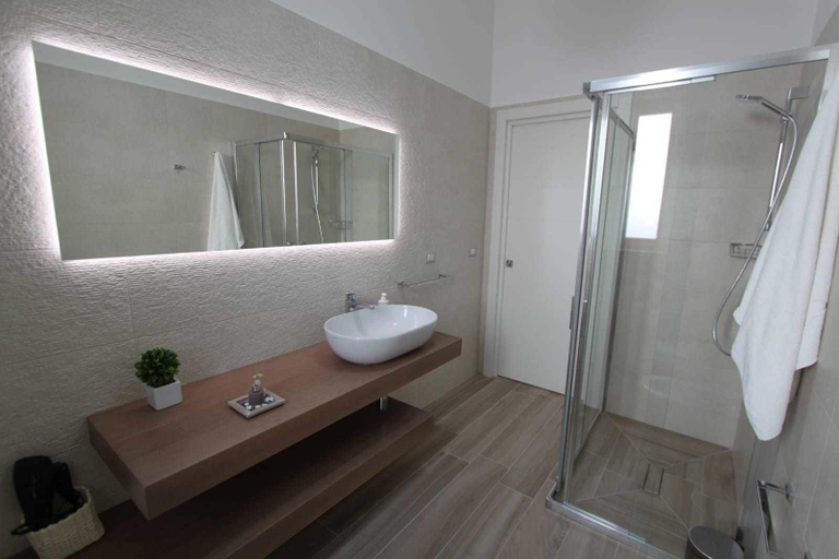 Bathroom 5, Bed and breakfast Ledwars, Lecce