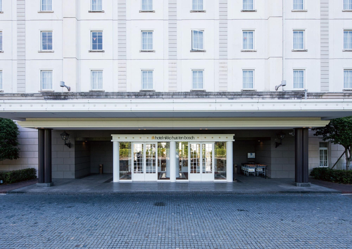 Exterior & Views 24