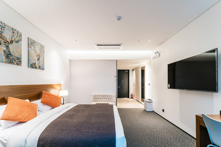Bedroom 3, Hotels One, Wanju