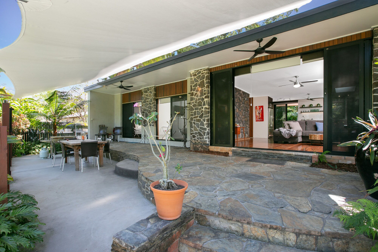 Exterior & Views 2, Tropical 3 Bedroom House, Pool plus 4th Bedroom Bungalow, Cairns