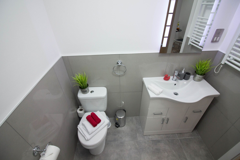 Bathroom 3, Trafalgar House, Stoke-on-Trent
