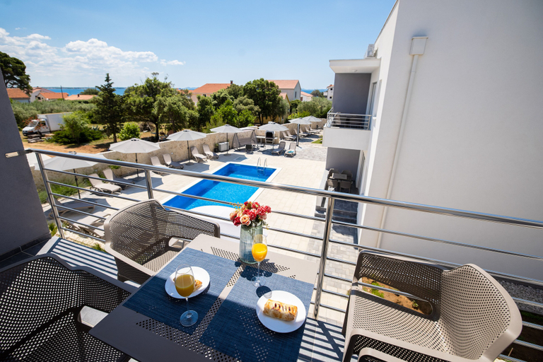 Others 5, 1oak Rentals, Vir