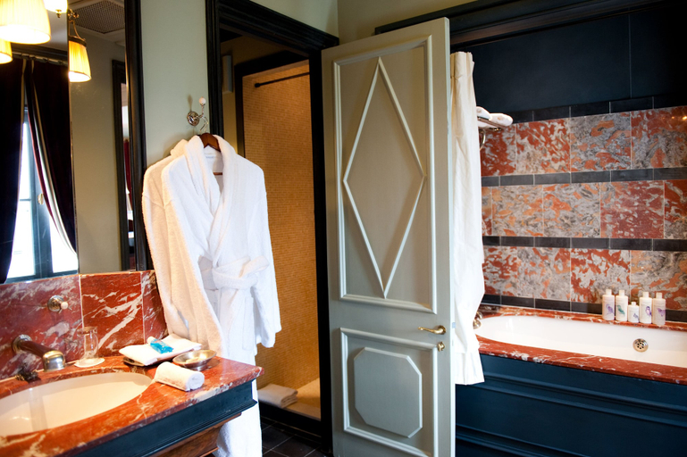 Bathroom 5, L'Hotel, Paris