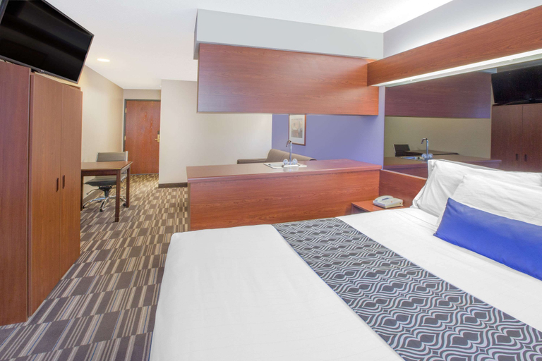 Bedroom 2, Microtel Inn & Suites by Wyndham Manistee, Manistee