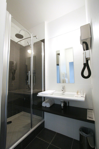 Bathroom 3, Hôtel Mercure Nantes Ouest Saint-Herblain Zenith, Loire-Atlantique