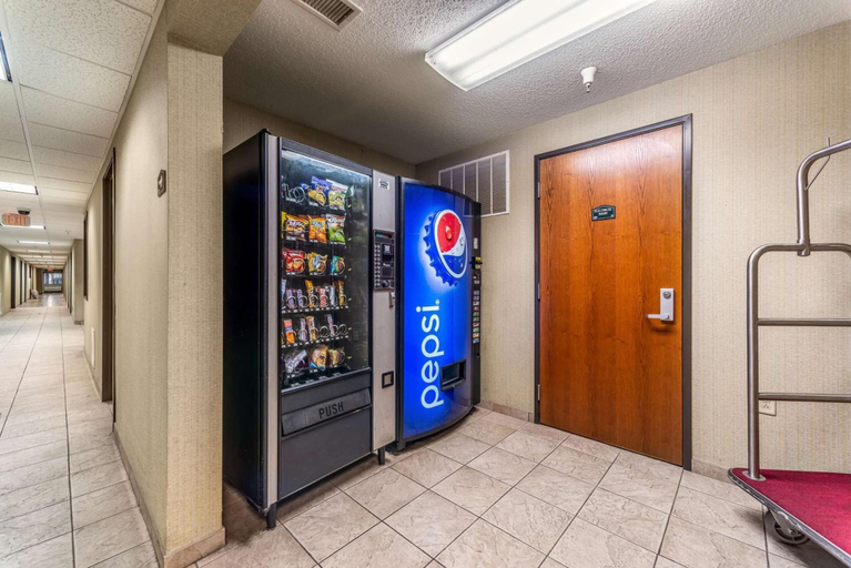 Food & Drinks 5, Welcome Suites, Saint Clair