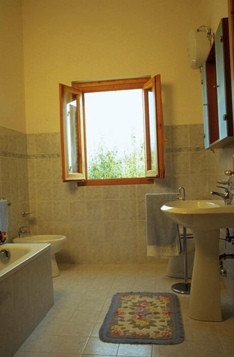 Bathroom 4, Campitello Farmhouse, Arezzo