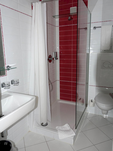 Bathroom 4, Stadthotel Langenfeld, Mettmann