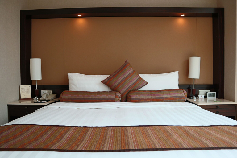 Bedroom 3, Howard Johnson Huaihai Hotel Shanghai, Shanghai
