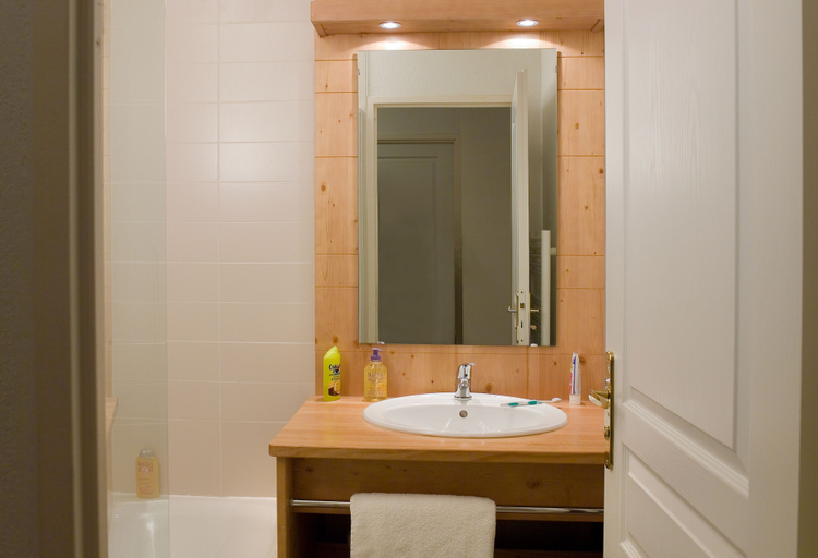 Bathroom, Madame Vacances - Residence Les Balcons des Airelles, Hautes-Alpes