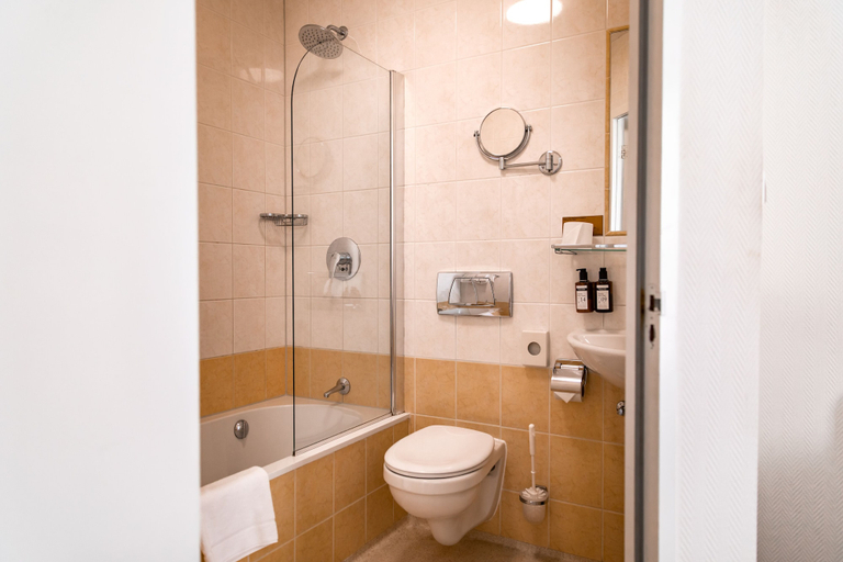 Bathroom 5, Ambassador City Centre Hotel, Haarlem