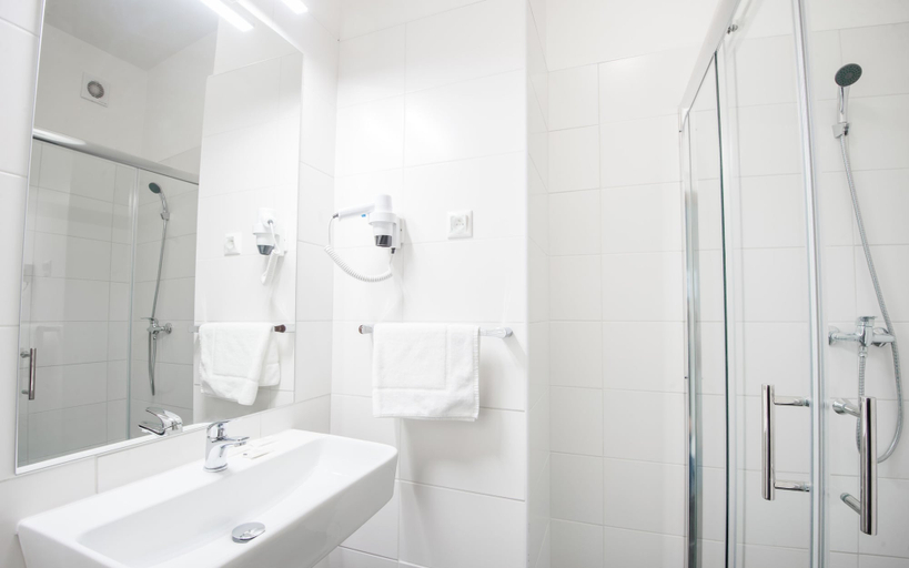 Bathroom 4, 7Days B&B, Bratislava I