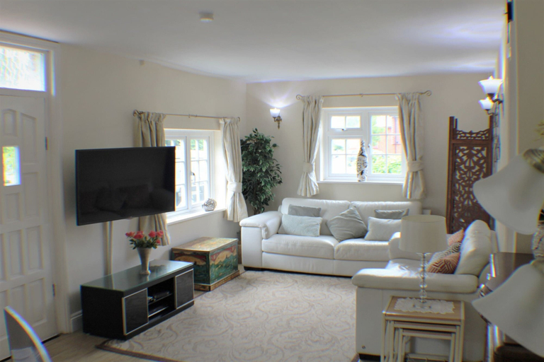 Others 5, Moleside Cottage, Kent