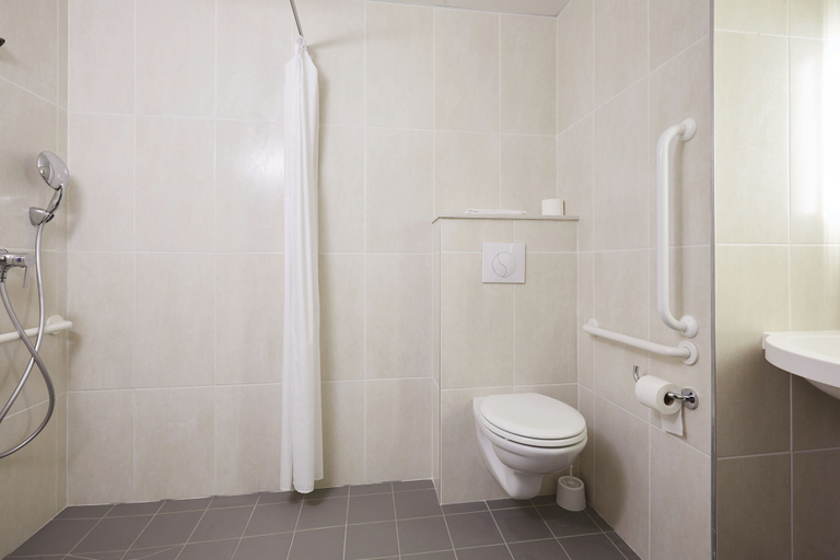 Bathroom 4, B&B HOTEL Lyon Ouest Tassin, Rhône