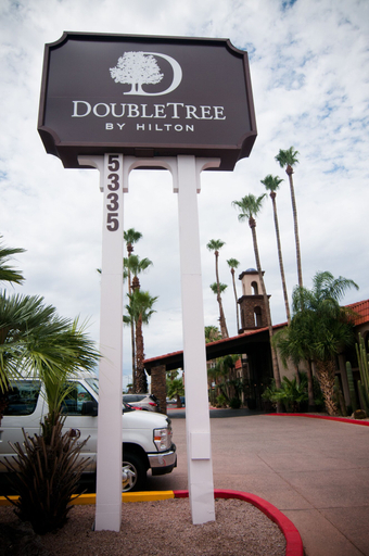 Exterior & Views 2, DoubleTree Suites by Hilton Tucson - Williams Center, Pima