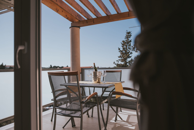 Others 5, Poolside Hideout Apartments, Novalja