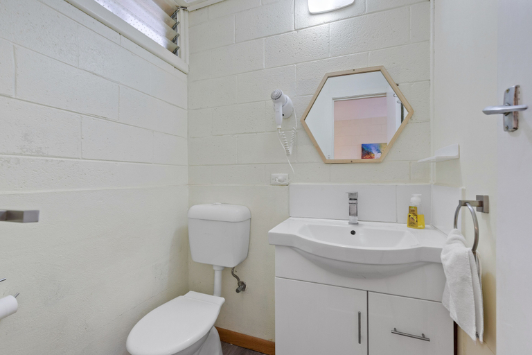 Bathroom 4, Gazebo Motor Inn, Moira - West