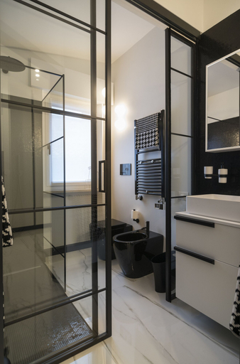 Bathroom 4, A World Aparts - 12 Viviani, Verona