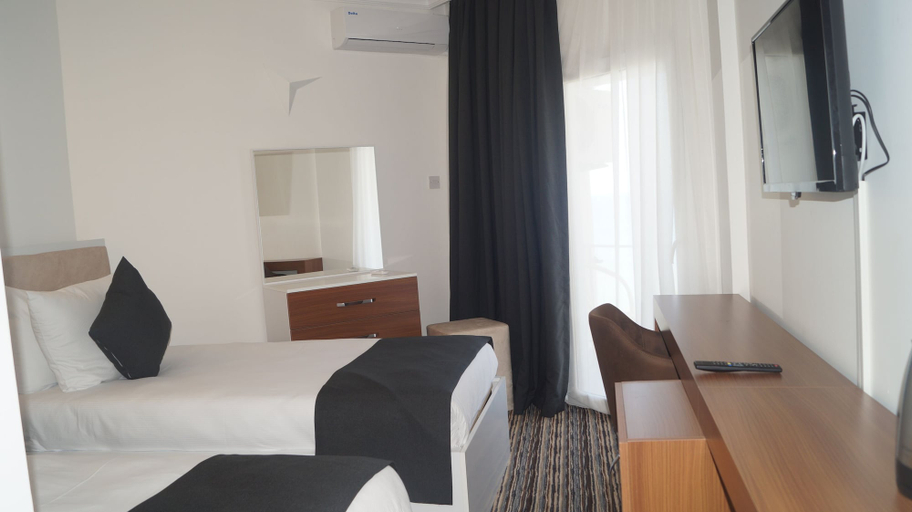 Bedroom 2, Celebrity Hotel