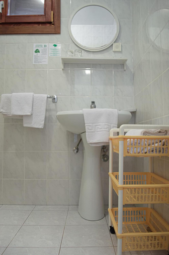 Bathroom 3, Hotel Miran, Pirovac