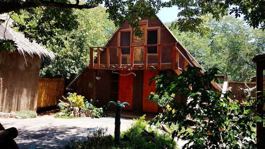Exterior & Views 2, Elephant Trail Guesthouse and Backpackers, Chobe