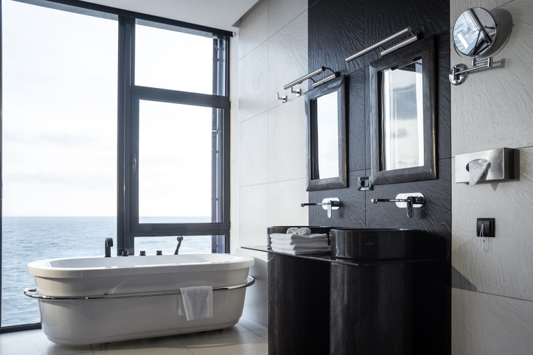 Bathroom 5, M1 Club Hotel, Odes'ka