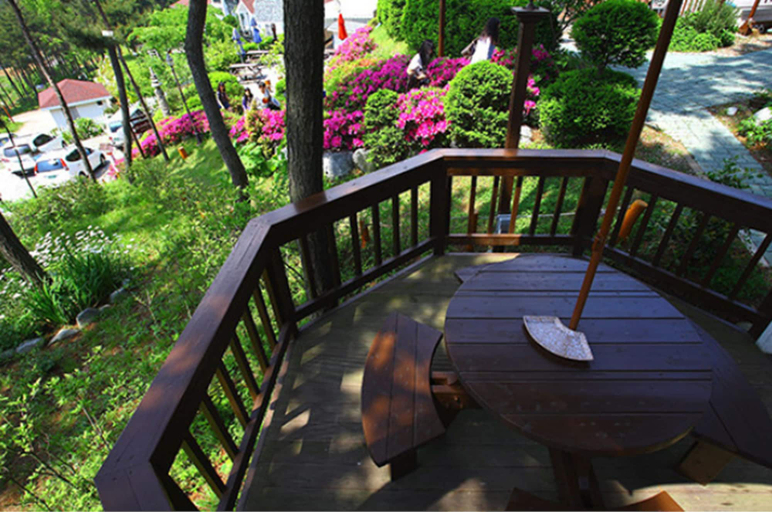 Others 5, Petit Maison Pension, Taean