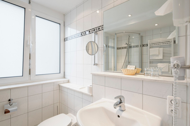 Bathroom 5, Zum Goldenen Ochsen, Aschaffenburg