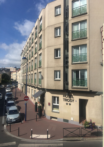 Exterior & Views