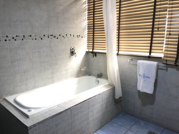 Bathroom 3, Chesterfield Hotel & Suites, Ikeja