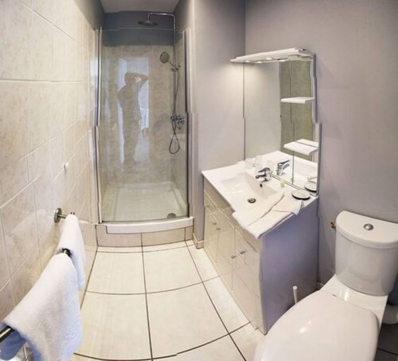 Bathroom 5, Hôtel de France, Seine-Maritime
