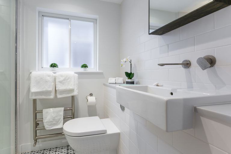 Bathroom 2, Urban Chic - Wellington, London