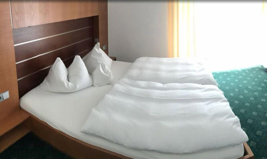 Bedroom, Hotel & Restaurant Grüner Baum, Günzburg